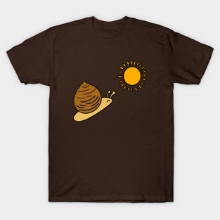 Snail towards the sun T-Shirt